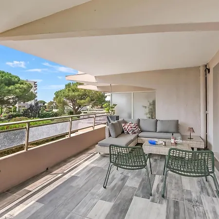 Near Beach, Sea View & Garage - Happy